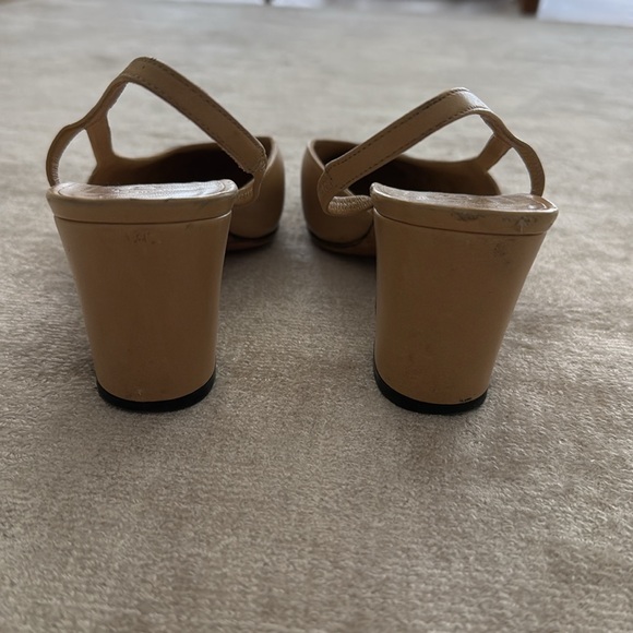 CHANEL Classic Beige Leather & Navy Grosgrain Cap-Toe Slingback Heels (39) - Picture 4 of 9